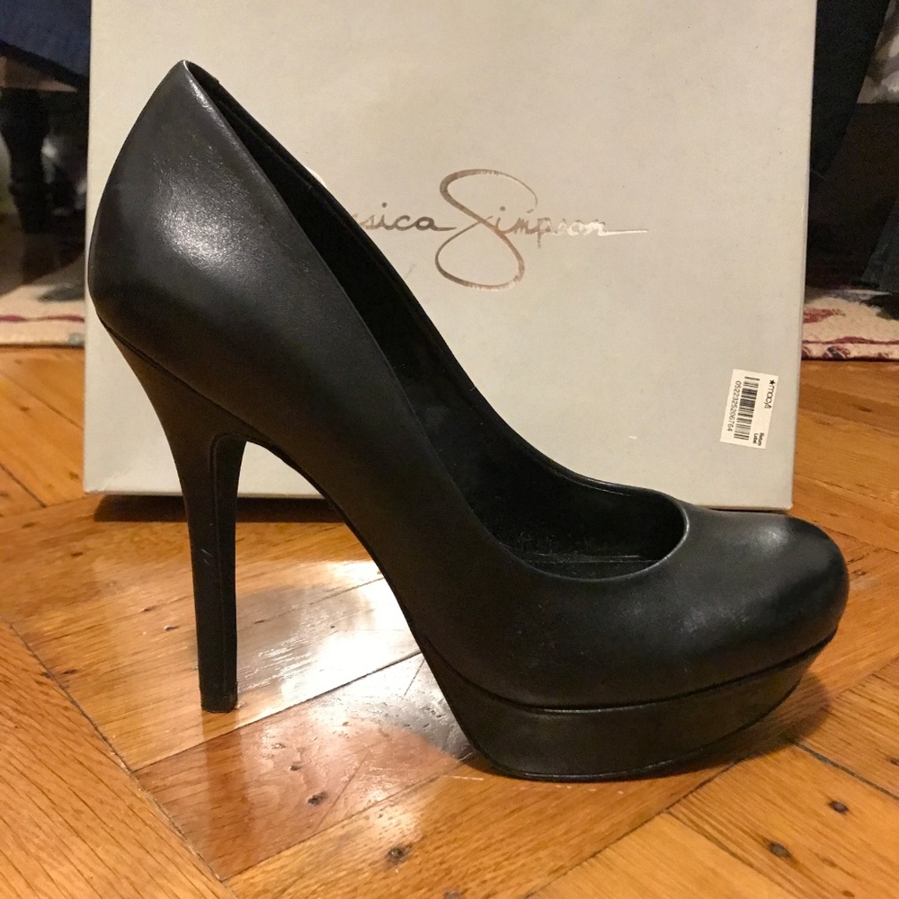 Jessica Simpson Given Black Leather Pumps size 7